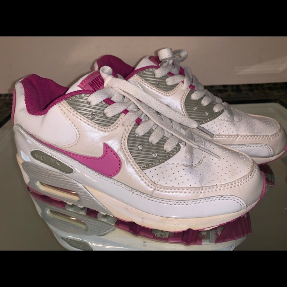 Nike Air Max 90 Women’s Athletic Sneakers size 7